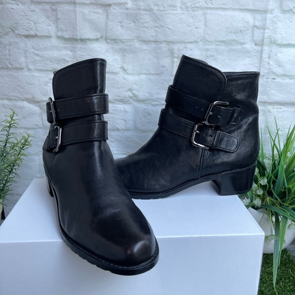 STUART WEITZMAN Strapduo Black
Leather Moto Buckle Ankle Boots Size
7.5 - Picture 9 of 11